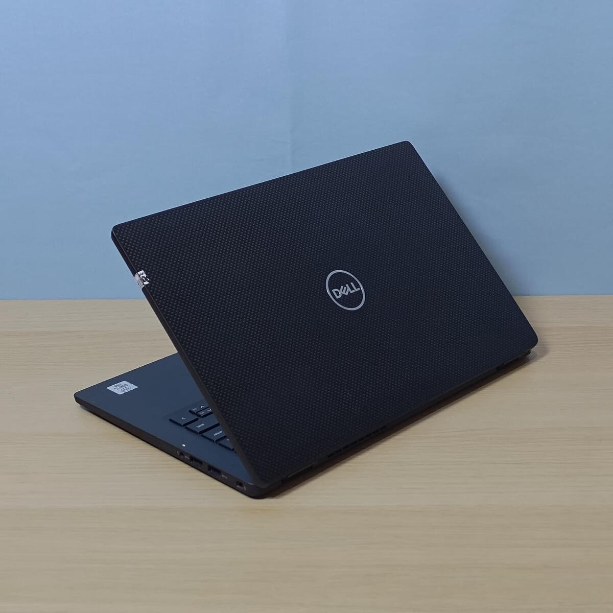 Dell Latitude 7410 Belakang Kanan Butik Laptop